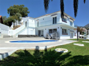 Luxury 7 Bedroom Villa Heated Pool Hot Tub 5 mins from the Beach sleeps 16